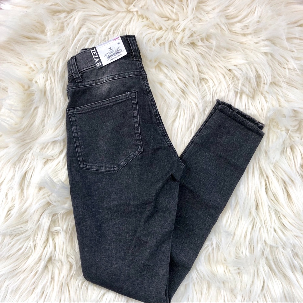 New with tags ZEZA B SKIMMER WITH SILVER STUDS  XS